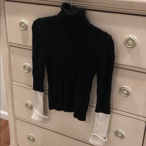 Black and creme sleeved sweater